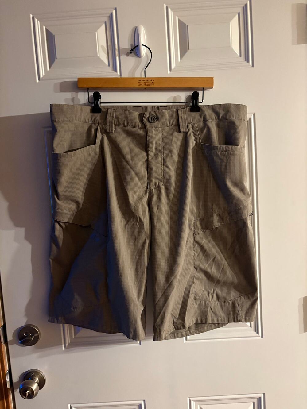 KÜHL Men’s Khaki Brown Ripstop Cargo Hiking Shorts – Outdoor Utility Size 42